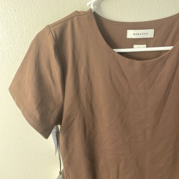 Aritzia Babaton Contour Crew Short Sleeve
Bodysuit in Brown - Picture 6 of 9
